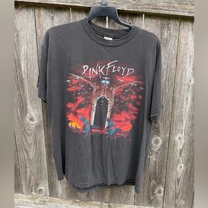 Vintage 1997 Pink Floyd “The Wall” Band Tee